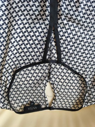 Blusa negra y blanca talla 42
