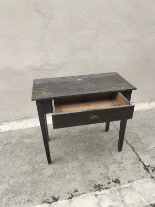 Mesa auxiliar antigua