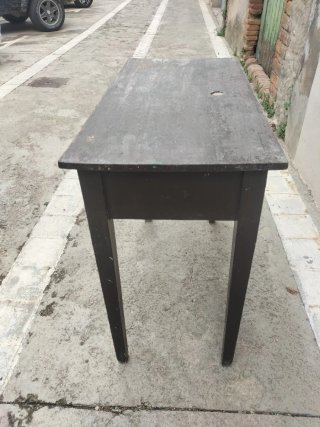 Mesa auxiliar antigua