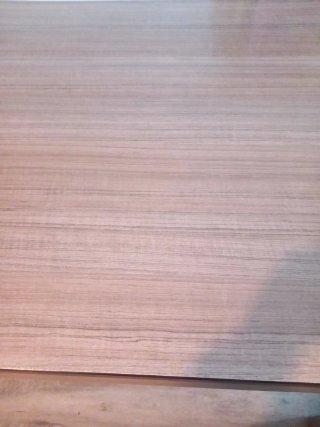 Mesa comedor madera roble oscuro .necesita encolar