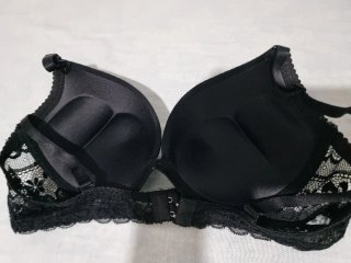 Sujetador push up negro con encaje, muy cómodo