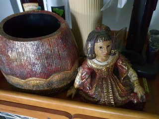 Menina joyero bombonera escucho ofertas
