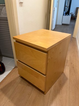 Mesita de noche de madera