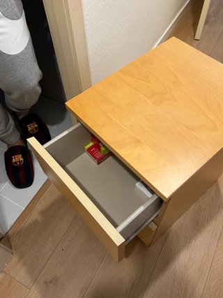 Mesita de noche de madera