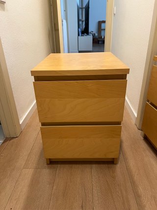 Mesita de noche de madera
