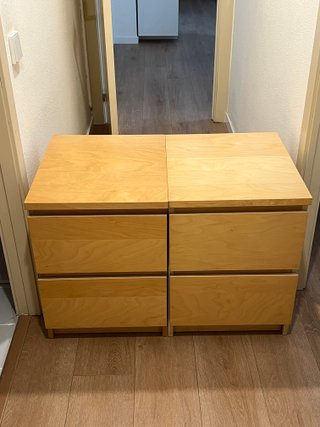 Mesita de noche de madera