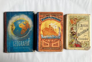 Libros escolares antiguos / decoracion