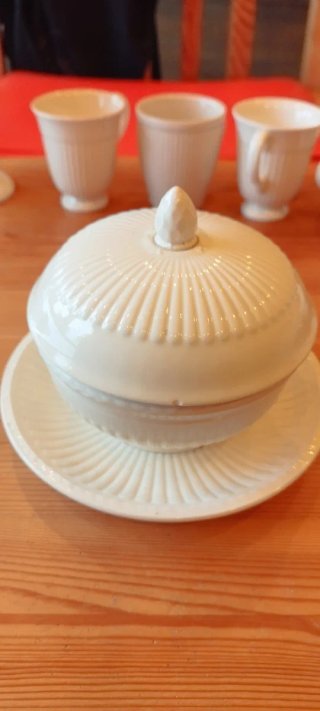 Wedgwood Bol con pie y tapa porcelana