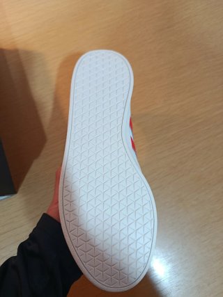 Zapatillas Adidas Blancas y Rojas