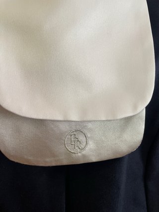 Corbata equitación BR mujer blanca y plateada