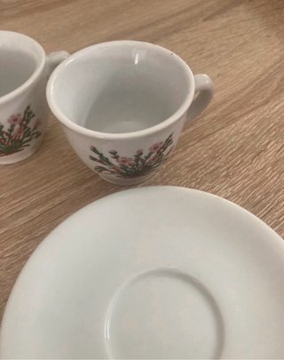 2 tazzine con piattino in porcellana