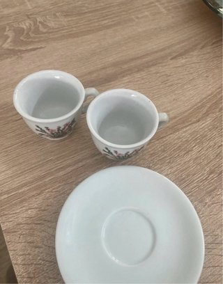 2 tazzine con piattino in porcellana