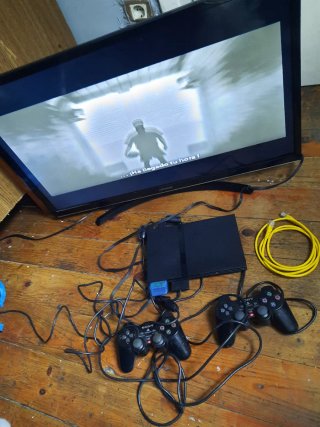 Consola PlayStation 2 Negra + FIFA 06 televisión