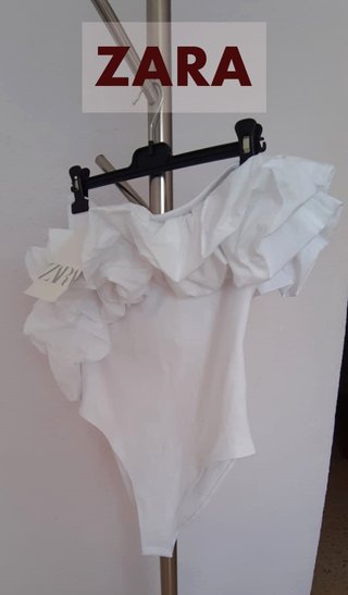 Body blanco con volantes. ZARA. Nuevo sin estrenar