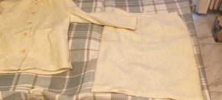 Traje chaqueta y falda beige