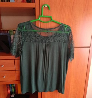 Blusa Only verde con encaje
