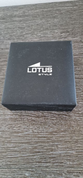 RELOJ LOTUS