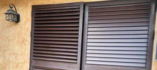Ventana mallorquina abatible 4hojas.Dos ventanas