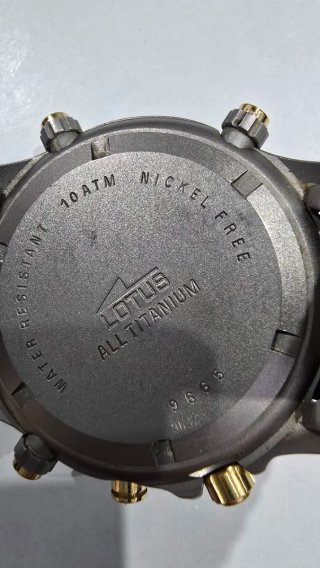 Reloj Lotus Titanium Bicolor 10 ATM Modelo 9665A