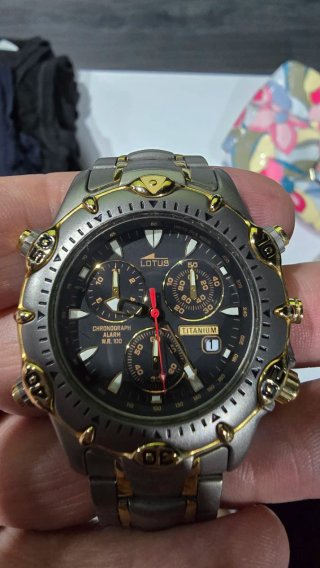 Reloj Lotus Titanium Bicolor 10 ATM Modelo 9665A