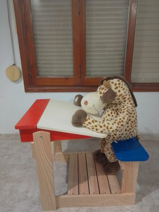 Pupitre infantil con tapa abatible