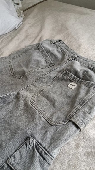 Pantalones cargo grises Pull and Bear
