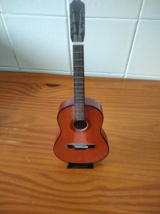 Guitarra Decorativa Admira