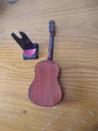 Guitarra Decorativa Admira