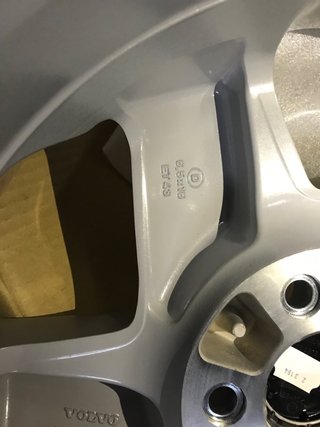 Llanta de aluminio Volvo radio 16