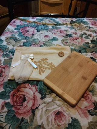 Tagliere medio in legno con copertura
