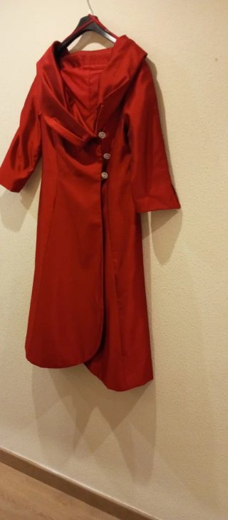 Vestido de ceremonia cereza con abrigo a juego
