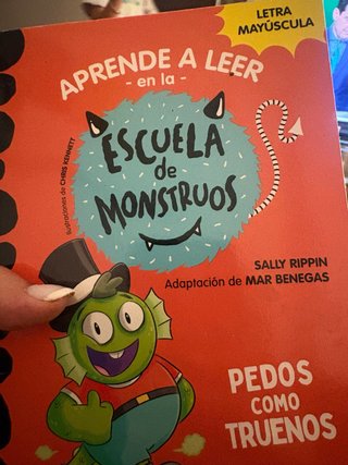 Libro de aprender a leer.Escuela de Mounstros.