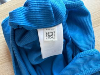 Top sin mangas Adidas azul mujer