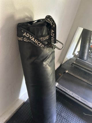 Saco de boxeo negro