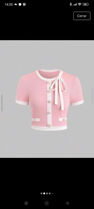 Camiseta rosa con lazada y botones