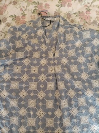 Blusa Zara bordada azul Talla S