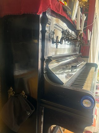 Piano de pared clásico 1920