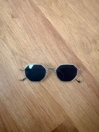 Gafas de sol octogonales plateadas y azules