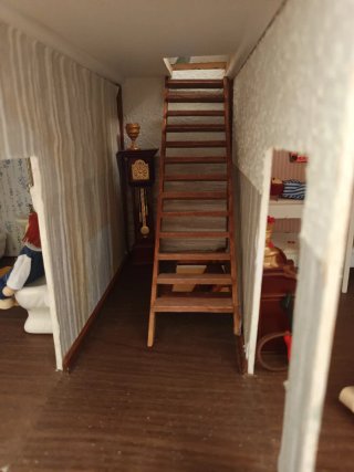 Casa de muñecas artesanal