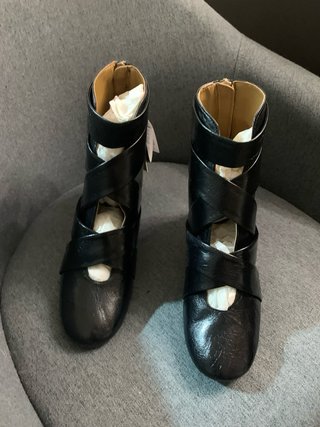 Botines Zara Cuero Negro a estrenar