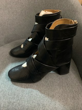 Botines Zara Cuero Negro a estrenar