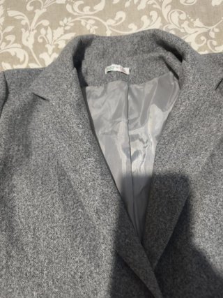 Elegante chaqueta gris