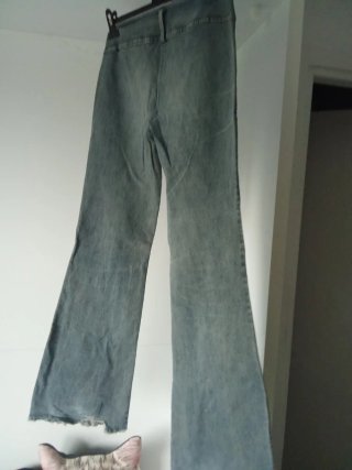 Jeans leggermente a zampa