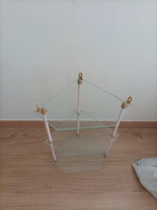Estantería de cristal para esquina