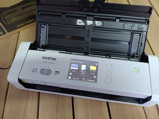 Brother Escáner de documentos compacto e inteligente ADS-1700W | Alimentador de documentos | Escaneo automático | Wi-Fi/Wi-Fi Direct