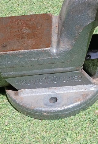 Tornillo de banco Marca Bellota FORJADO 150