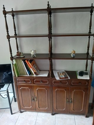 Armario de madera grande