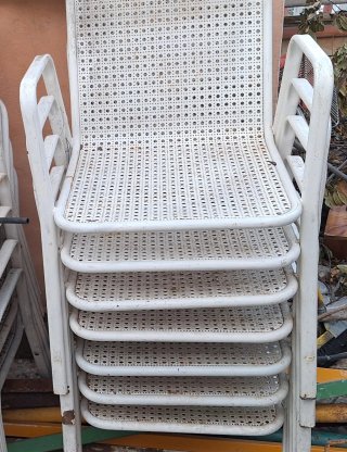 Sillas de acero apilables