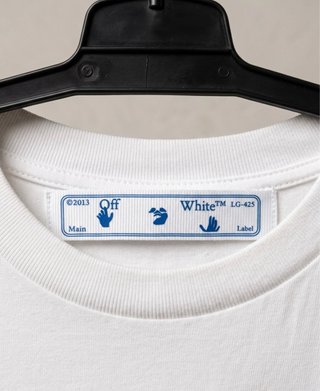 Camiseta Off-White Slim Fit