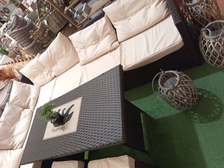 Conjunto Terraza Ratán con Cojines y Mesa